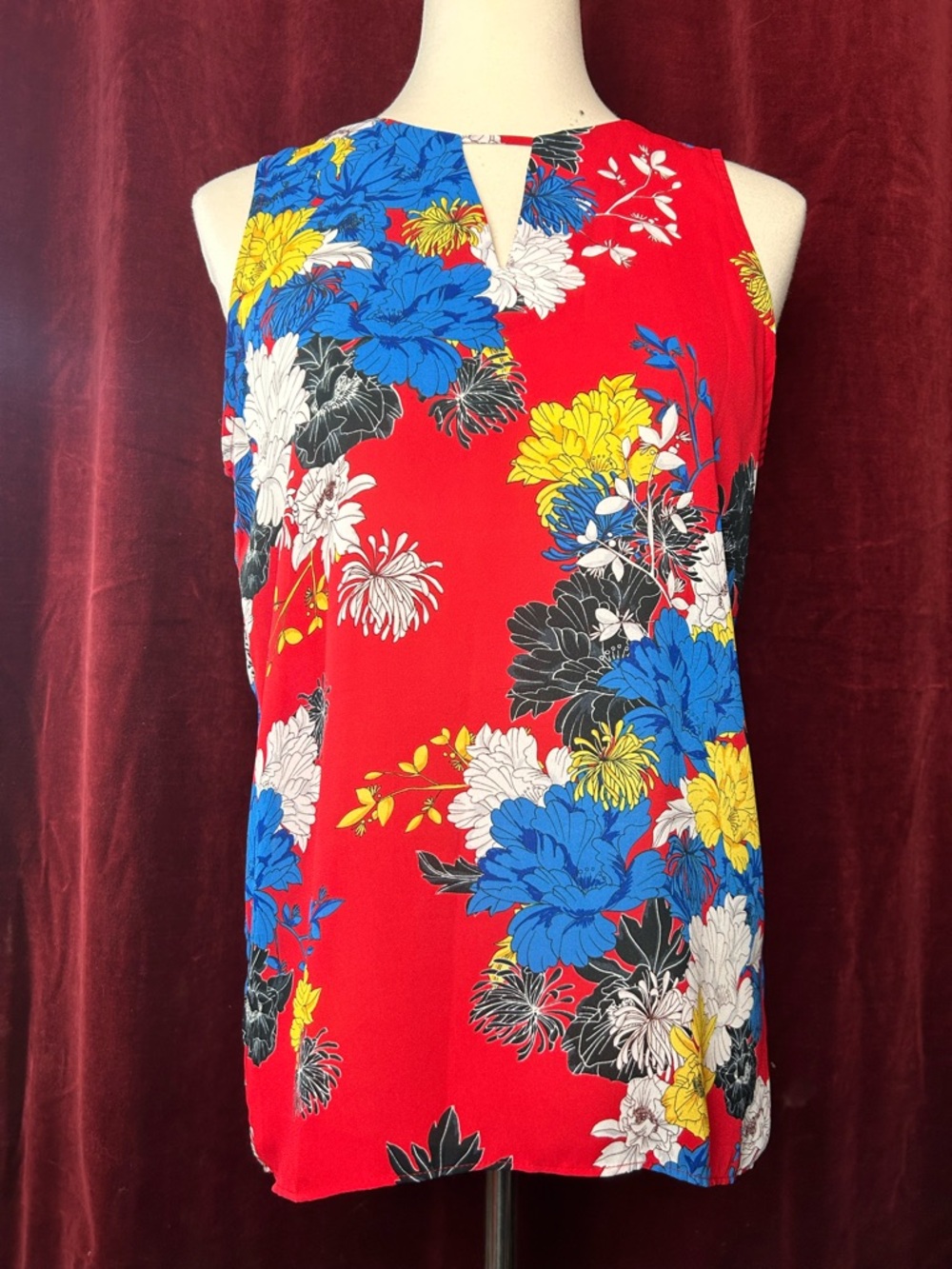 Violet & Claire Bright Red Floral Sleeveless Notch-Neck Top